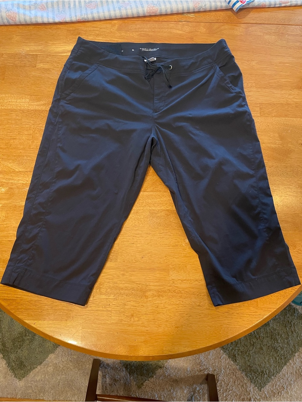 Columbia Omni-Shield Advanced Repellency Navy Capri Pants